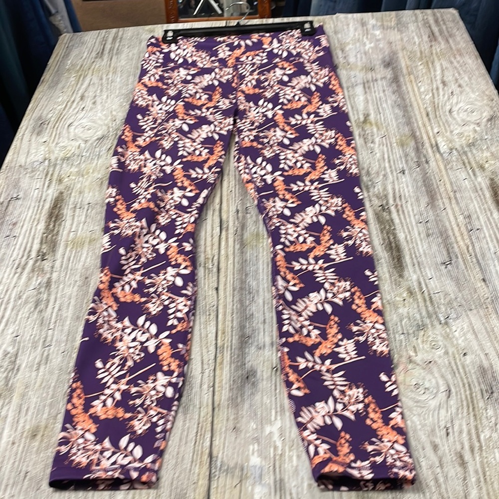 Sz M Guru Active purple floral leggings